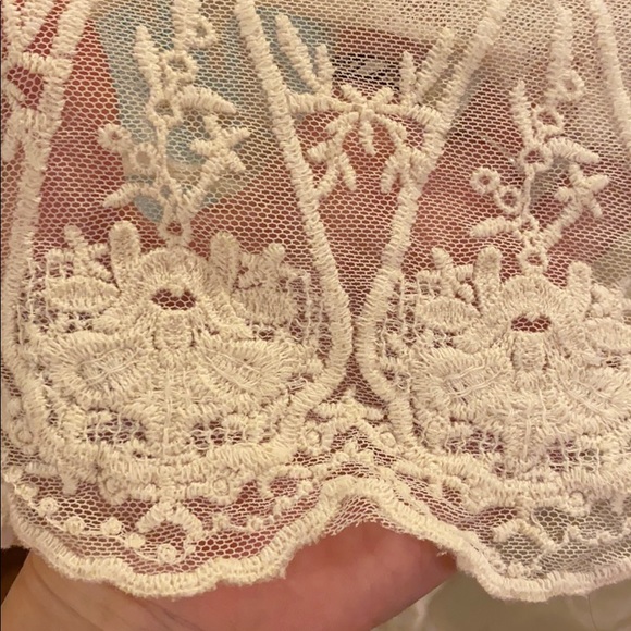 Lace duster cover up - Picture 3 of 3